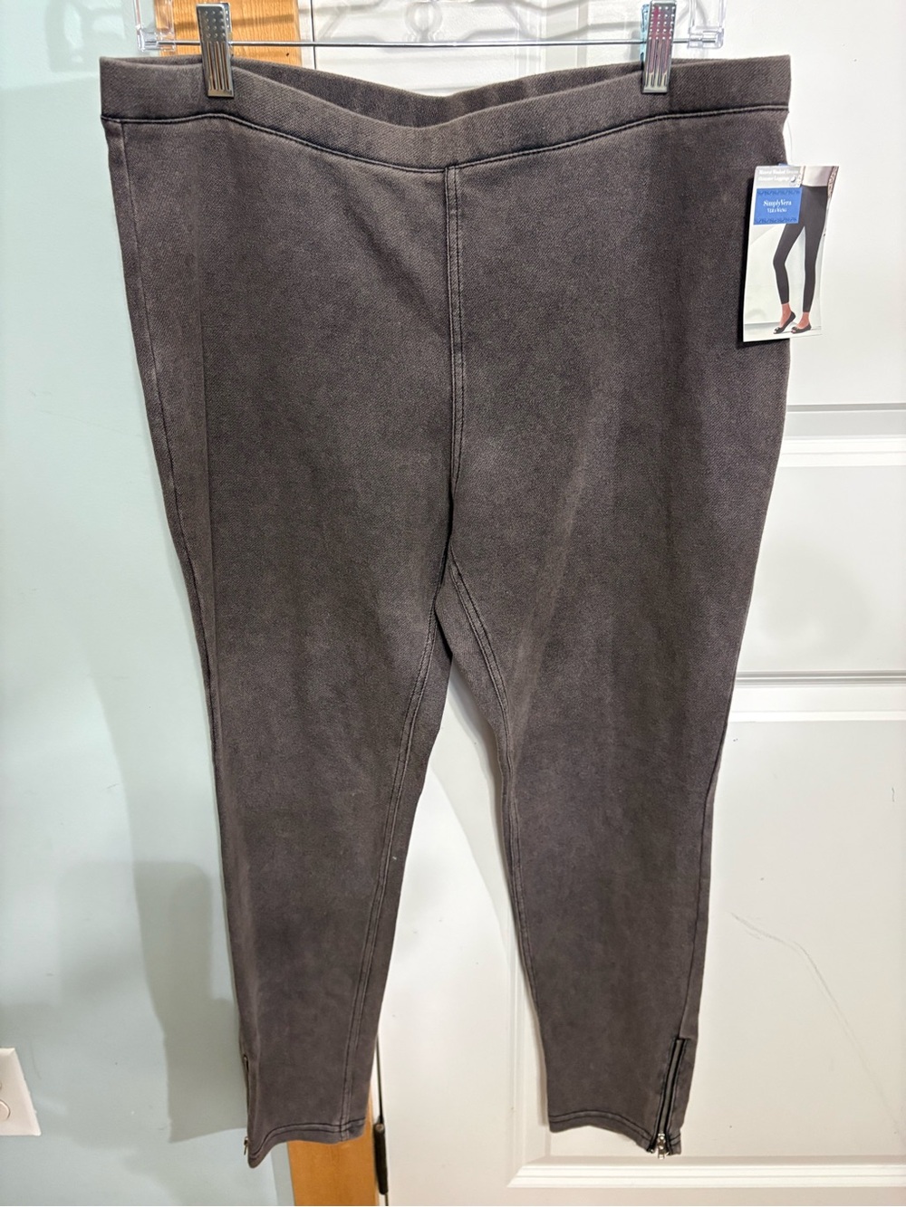 Simply Vera Mineral Washed Denim Skimmer Leggings